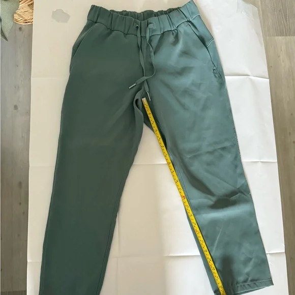 Lululemon women’s on the fly cropped pants. Size 4. Tidewater teal. - Picture 1 of 3